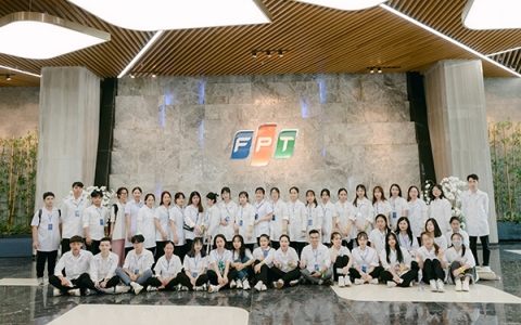 Trường Cao đẳng Y Dược Pasteur phối hợp FPT Long Châu tổ chức Company Tour cho sinh viên ngành Dược