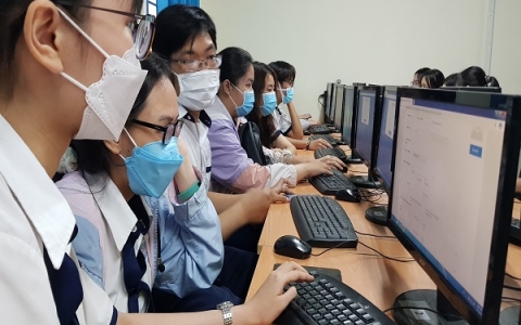 Nhiều trường tổ chức kỳ thi riêng xét tuyển đại học trên máy tính