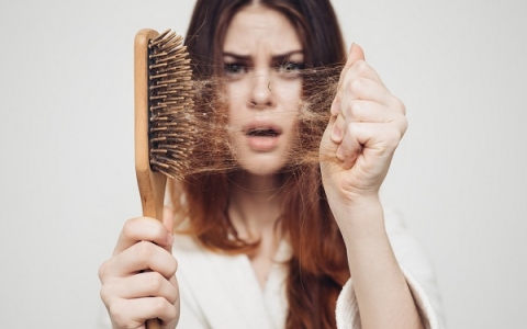 Rụng tóc: Nguyên nhân và phương pháp điều trị hiệu quả