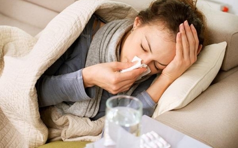 Làm sao để khỏi sốt siêu vi nhanh? Thuốc điều trị và cách phòng tránh