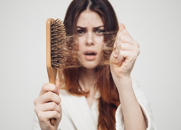 Rụng tóc là hiện tượng phổ biến thường xuyên xảy ra
